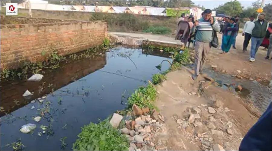 लखनऊ में अवैध निर्माण से नाला हुआ संकरा, कॉलोनियों में भरा पानी, स्थानीय लोगों में आक्रोश