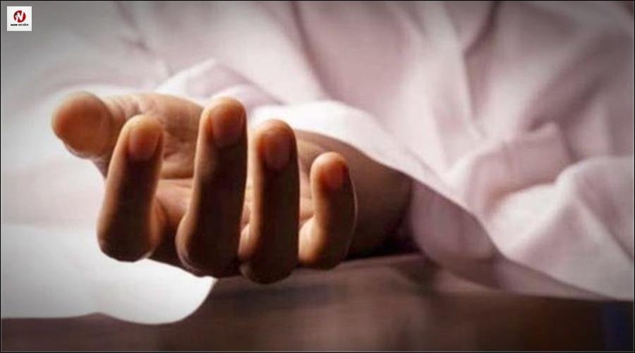 लखनऊ में रेलवे ट्रैक पार कर रही थीं दो सहेलियां, अचानक आ गई ट्रेन, फिर जो हुआ.. मौके का नजारा देख हिल गया हर कोई!