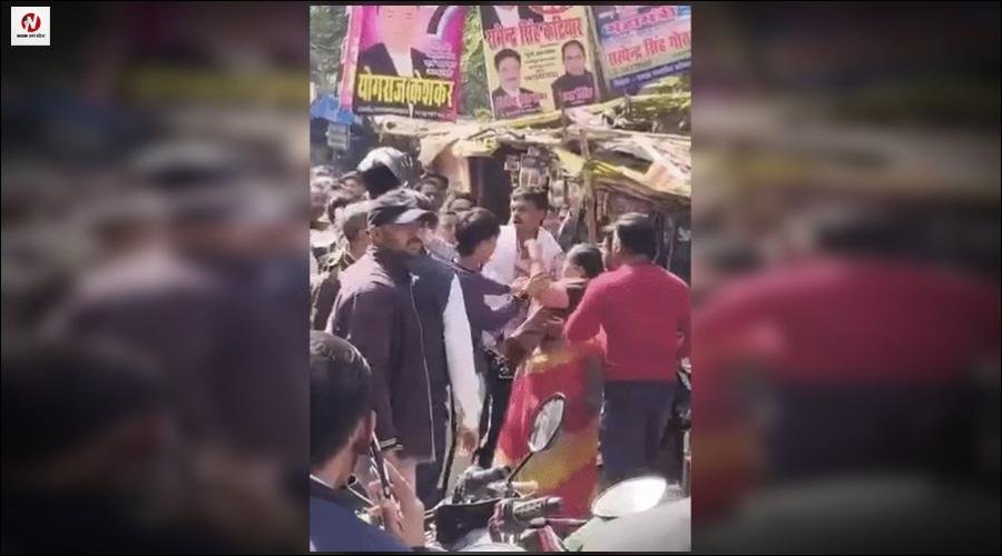 प्रेमिका को भगा ले गया प्रेमी, फिर शादी करने के लिए पहुंचे रजिस्ट्रार ऑफिस, लड़की के परिवार वालों ने पकड़कर धुना, फिर कराई शादी