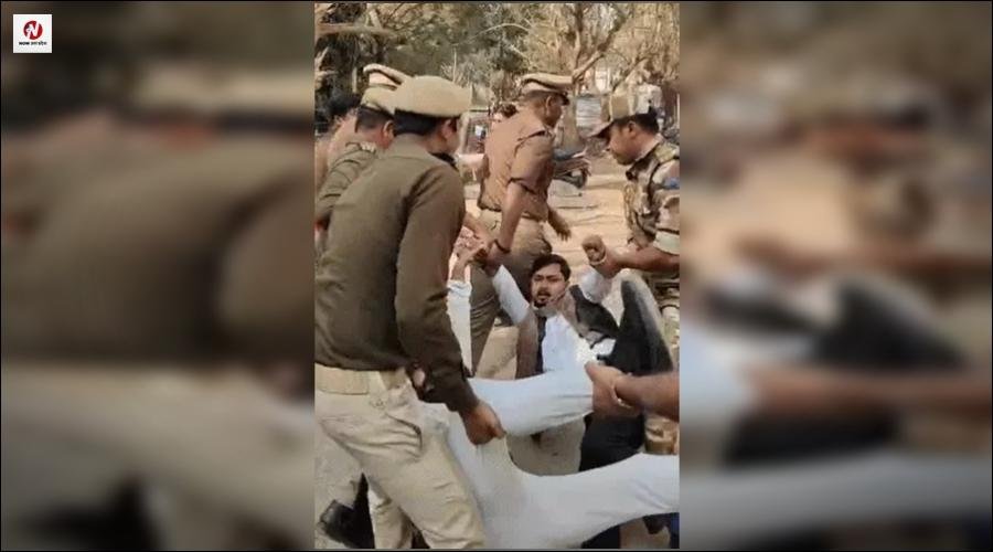 यूपी की राजधानी में RSS चीफ का विरोध, लखनऊ यूनिवर्सिटी में लगे भागवत गो बैक के नारे, स्टूडेंट्स को टांगकर ले गई पुलिस