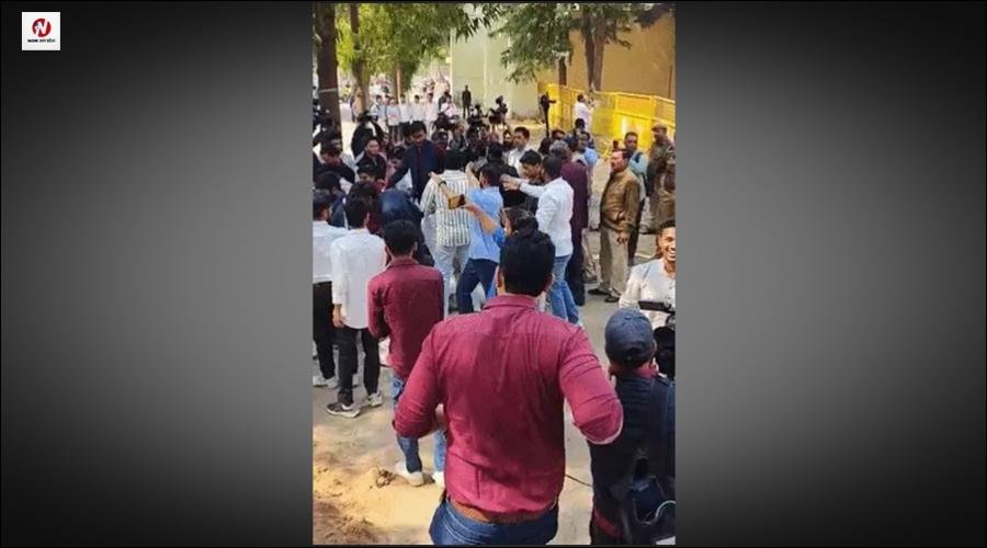 लखनऊ विश्वविद्यालय में नमाज को लेकर हंगामा, दो छात्र गुट आमने-सामने, एक ने पढ़ी नमाज, दूसरे ने लगाए जय श्री राम के नारे