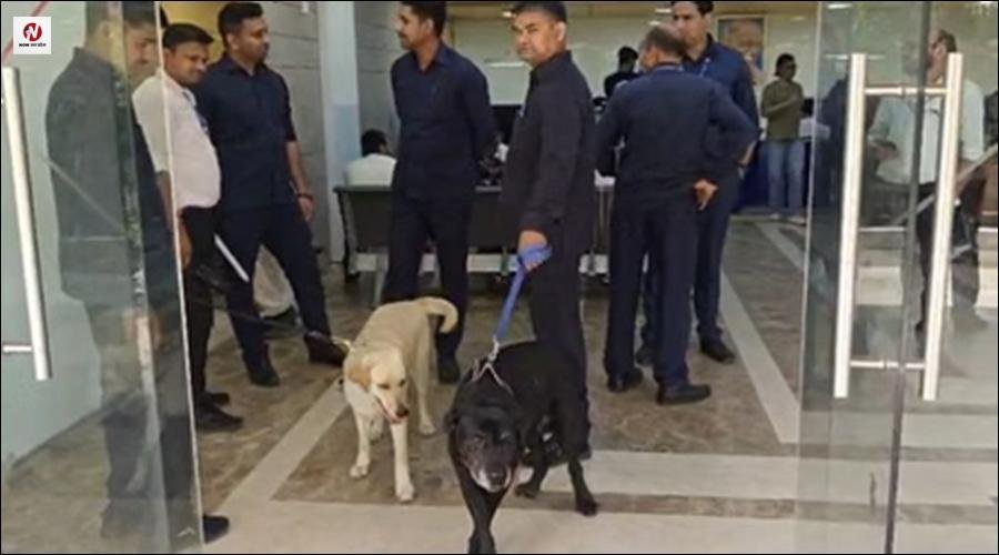 लखनऊ में पासपोर्ट ऑफिस को बम से उड़ाने की धमकी, कार्यालय में मच गया हड़कंप, मौके पर पुलिस कर रही मामले की जांच