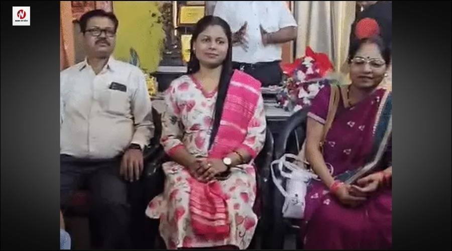 लखनऊ की प्राइमरी टीचर बनीं SDM, यूपी PCS में आई 30वीं रैंक, कहा- मेरे टीचर ने रात को फोन कर कहा- डिप्टी कलेक्टर उठिए