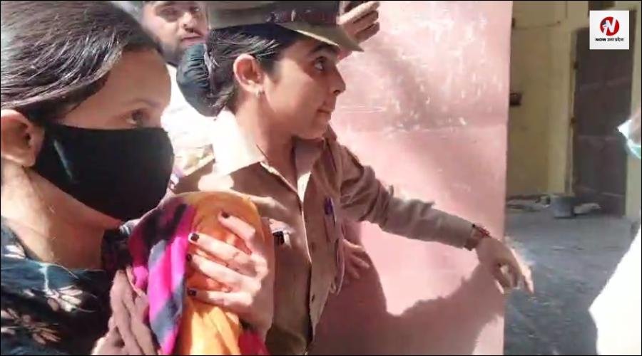 ब्लू ड्रम केस, प्रेमी साहिल के साथ बेटी लेकर कोर्ट पहुंची मुस्कान, कड़ी सुरक्षा के साथ हुई पेशी